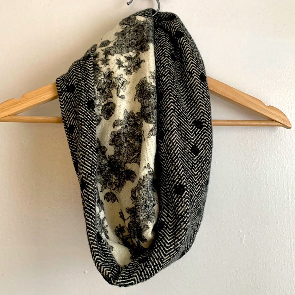 Black and white scarf